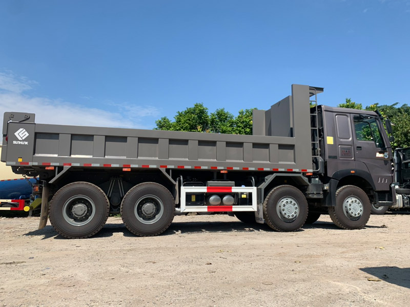 Thiết kế ngoại thất xe ben howo 4 chân mới với nhiều option